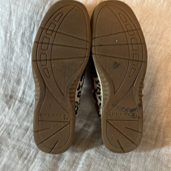 Women’s Sperry size 9 boat shoe. Bluefish. 2 eyelet.  Black with animal print - Picture 3 of 5
